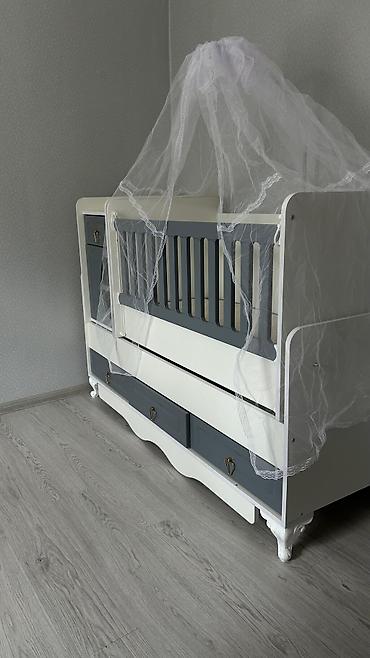 Beşiklər: Uşaq beşiyi – diyircekli.Az işlənib təzə kimidir.Real aliciya endirim — 1