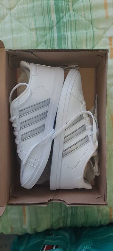 grubin sa krznom: Adidas, 38.5, color - White