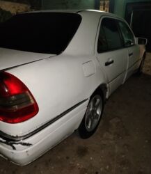 Mercedes-Benz: Mercedes-Benz 220: 2.2 l | 1995 il Sedan — 8