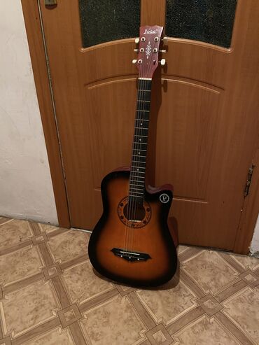 гитару sakura: Продается гитара не хватает одной струны 2500 торг уместен ☺️пиши на