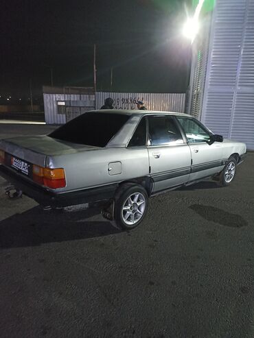 кичине машина: Audi 100: 1989 г., 2 л, Механика, Бензин, Седан