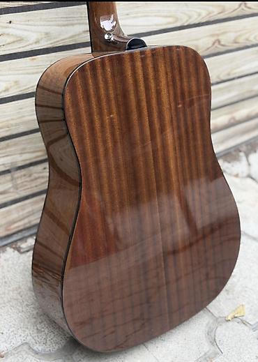 бир: Акустическая гитара Karok, форма корпуса Dreadnought. - Верхняя дека — 3