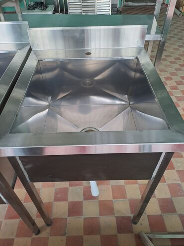 кухонные оборудования: Мойка 1секционная из нержавеющей стали. 60х65х86 см