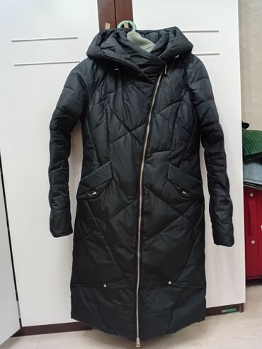 button куртка двухсторонняя: Пуховик, По колено, С капюшоном, S