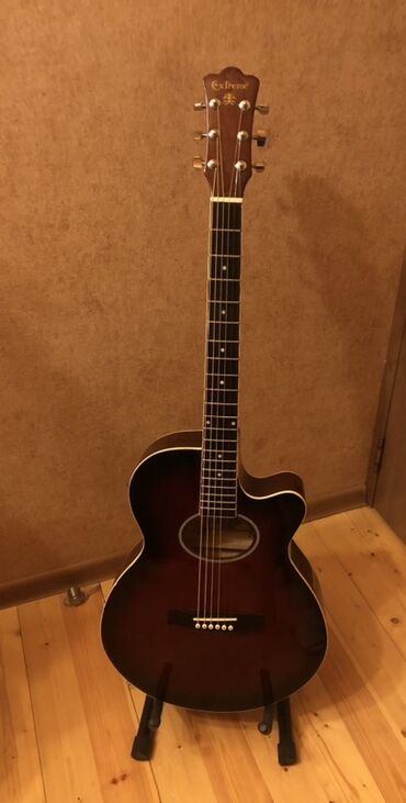 Akustik gitaralar: Akustik gitara, Fender, 6 sim