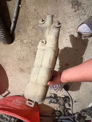 Bamperlər, buferlər: Xirda siniqlari var ve ekseriyyet ustundedi.shekildeki hamisini uygun — 12