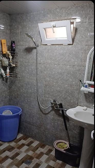 sabunçuda: Həyət evi – 4 otaqlı - Plan: mətbəx, sanitar qovşaq/duş, 4 yaşayış — 4