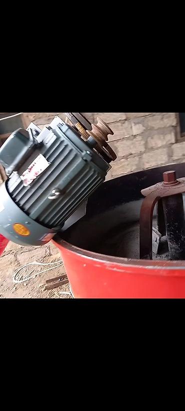ət kəsən mişar: Sənaye qarışdırıcısı – elektrik mühərrikli - Güclü elektrik mühərriki — 1