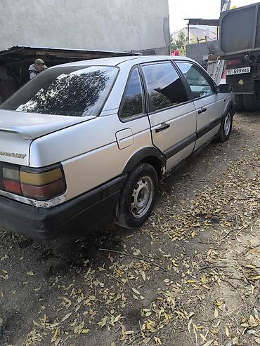1989: Volkswagen Passat: 1989 г., Седан — 4