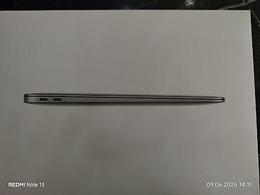ucuz macbook pro: Apple noutbuk – Space Gray rəngdə, metal korpus. Qapaqda Apple loqosu — 3