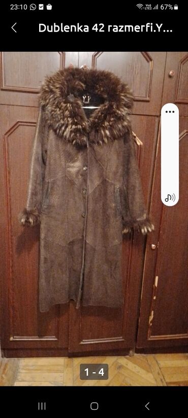 Dəstlər, kostyumlar: Dublenka 42 razmerdi.Yaxwl veziyyetdedi.Suni deridi.6 manat