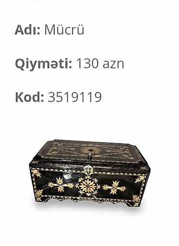 Mücrü qara rəngdədir və üzəri parlaq, qızılı rəngli nəbati naxışlarla lalafo.az -da Mücrü qara rəngdədir və üzəri parlaq, qızılı rəngli nəbati naxışlarla