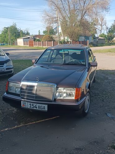 Mercedes-Benz: Продается автомобиль Mercedes-Benz в коричневом цвете. Этот седан