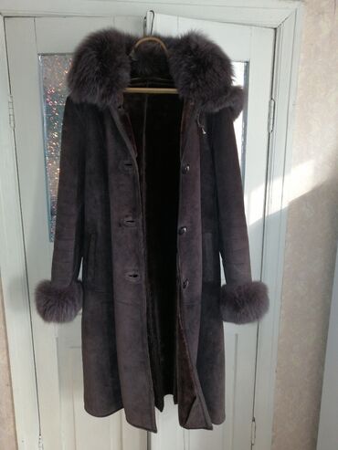 детские зимние куртки с капюшоном: Продаю две дубленки натуральные по 3тыс каждая. Размер 46-48 и 50-52