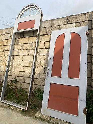 islenmis demir qapi satisi: Temiz agir demirli ev qapisidi evi remont eliyirem deye satiram kohne — 1