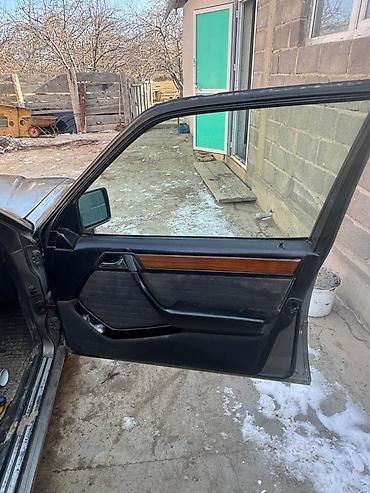 Mercedes-Benz: Mercedes-Benz W124: 1992 г., Седан — 7