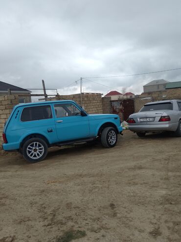 VAZ (LADA): LADA Niva (klassik kuzov) – parlaq mavi rəngdə, şəhər və off-road üçün — 15
