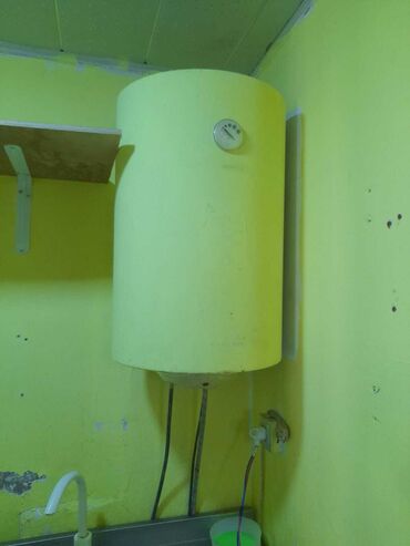 Bu, su qızdırmaq üçün istifadə olunan silindr formalı elektrik