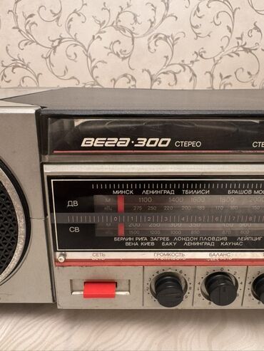 Musiqi mərkəzləri: Vef-300 Stereo kombinə edilmiş musiqi mərkəzi Xüsusiyyətlər: - Vinil — 8