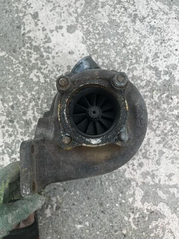 Sbor motorlar və silindr başlıqları: KAMAZ tərəfindən istehsal olunan bu turbo yükləyici daxili yanma