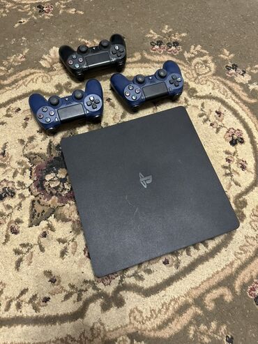 сколько стоит прошивка xbox 360: Игровая приставка Sony PlayStation 4 в комплекте с тремя беспроводными