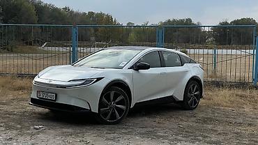 китайская легковая машина: Toyota bZ5: 2026 г., Автомат, Электромобиль — 3