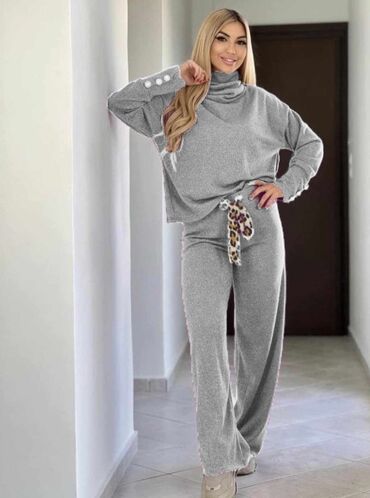 cigaret pantalone: Elegantan sivi komplet, dolčevita i pantalone sa leopard mašnom