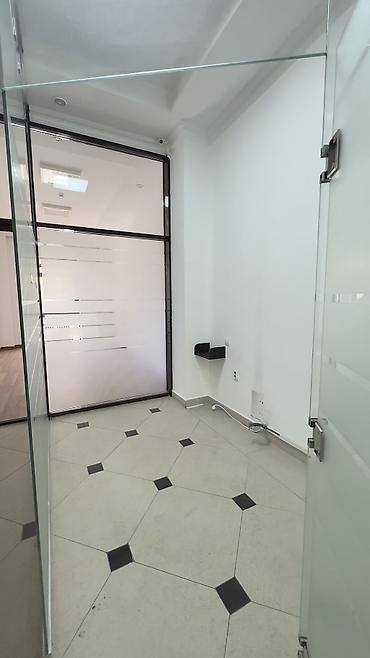 Аренда офисов: Сдаю Офис целиком: Банковское отделение, Колл-центр, Нотариус, 333 м², В жилом комплексе, С ремонтом, Первая линия, С отдельным входом, С отдельным санузлом — 17
