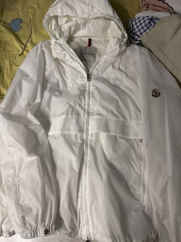 речной жемчуг цена: Легкая ветровка Moncler белого цвета с капюшоном. Не оригинал L-XL