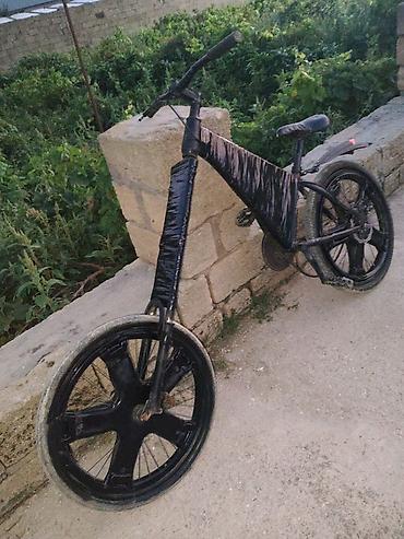 Городские велосипеды: Şəhər içi gəzinti üçün uyğun, modifikasiya olunmuş velosiped. – Rəng — 1