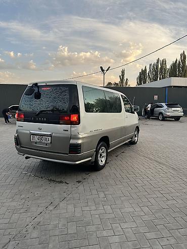 мир света: Nissan Elgrand: 1999 г., 3 л, Автомат, Дизель, Минивэн — 1