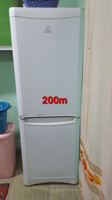 ikinci el soydcu: 2 qapılı Indesit Soyuducu Satılır, rəng - Ağ