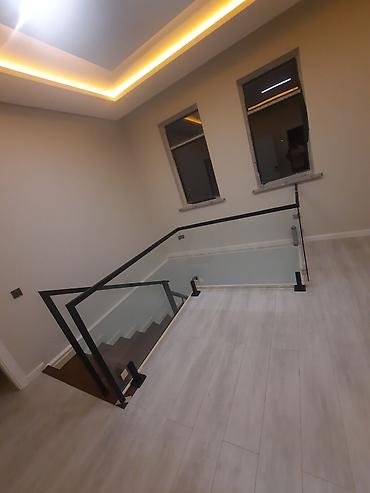 Изготовление перил: Элегантная винтовая лестница с перилами, выполненными из комбинации — 13