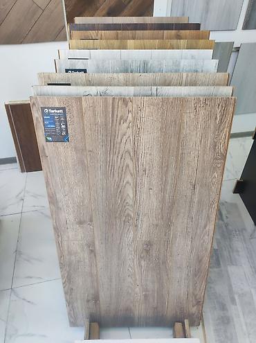 Tarkett laminat döşəmə panelləri – müxtəlif rəng və teksturalar. -