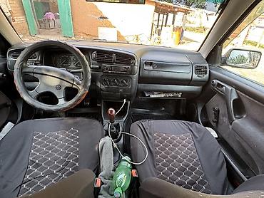 чанган уни к: Volkswagen Vento: 1993 г., 1.8 л, Кол менен иштөөчү, Бензин, Седан — 2