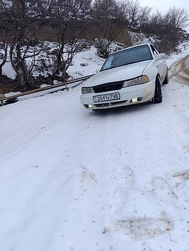 Daewoo: Daewoo Nexia sedan, 4 qapı, ağ rəng. - Kuzov: kompakt sedan, ön — 3