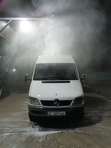 грузовой volkswagen: Легкий грузовик, Mercedes-Benz