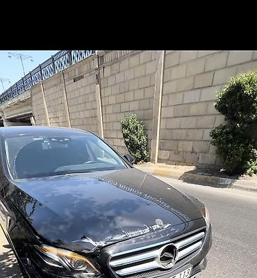e 220 2013: Mercedes w213 kuza kapot şəkildə göründüyü kimidə yüngül zədəsi var — 2