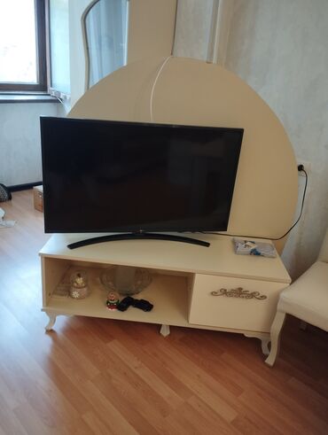 белая мебель в стиле прованс: TV altlığı