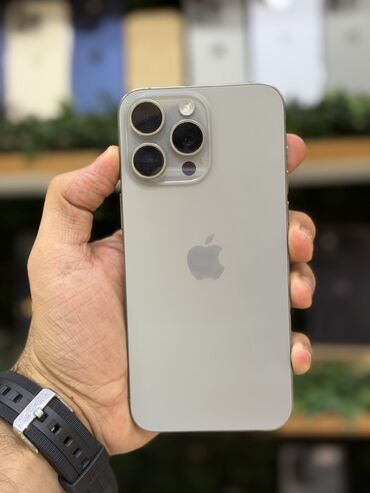 samsung z filip 3: IPhone 15 Pro, Gümüşü