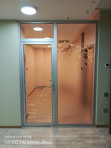 alminum qapi: Aliminium qapı satılır. Yaxşı vəziyyətdədir. Ölçü 186×2.55. Sökülüb — 1