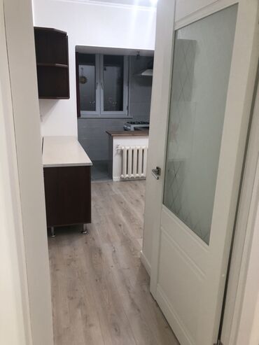 дом или квартира в бишкеке в аренду: 3 бөлмө, 64 кв. м, 106-серия, 9 кабат, Косметикалык ремонт