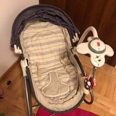 električna njihalica za bebe: Color - Beige, Used