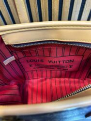 Putni koferi i torbe: Torbe
Cena:4400 din

Veličina:30x20cm
Svaka torba ima serijski broj — 11