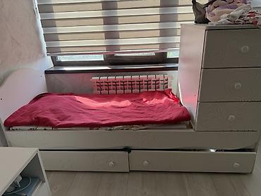 bunk bed: Детская кровать с комодом и выдвижными ящиками - Компактный комплект — 1