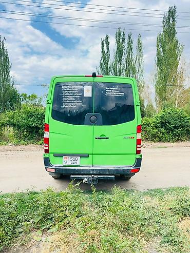 габариты: Mercedes-Benz Sprinter (длинная база), зелёный фургон. Основные — 2