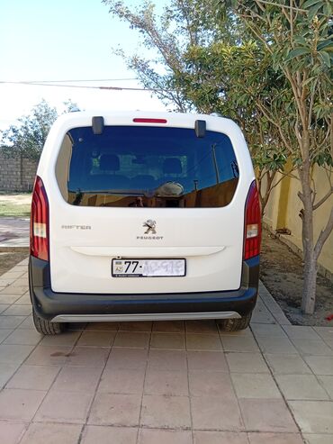 Peugeot: Peugeot : 1.5 l | 2023 il 55000 km Van/Minivan — 3