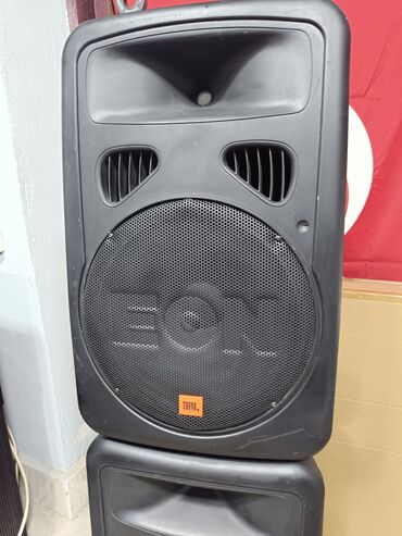 Микрофоны: Б/у JBL Колонка, Тип - Акустическая, цвет - Черный