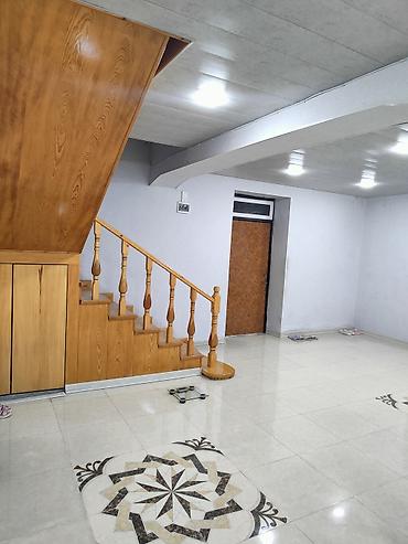 əmlak satışı saytları: 3 otaqlı geniş mənzil – müasir interyer - Geniş salon: künc divan — 8