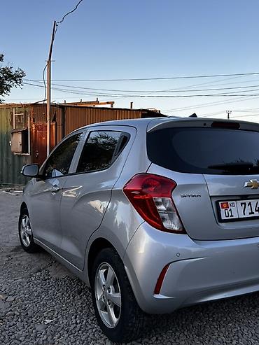 chevrolet spark: Chevrolet Spark: 2017 г., 1 л, Вариатор, Бензин, Хэтчбэк — 4